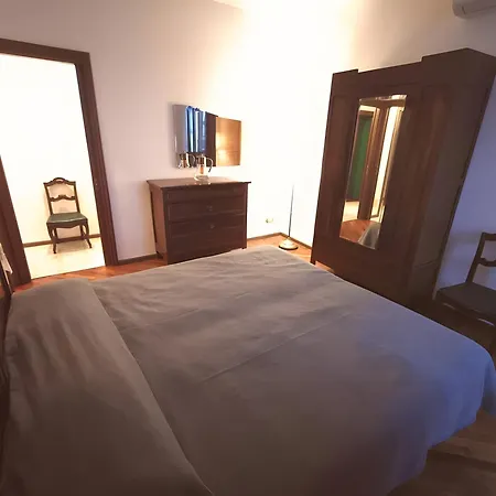 Spacious Historic F1 דירה גראבדונה